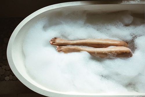 Bath with bubbles and legs